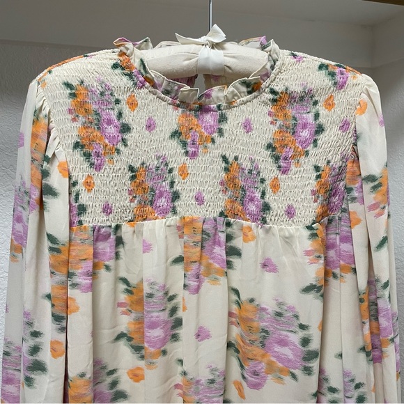 🆕 entro Light Sand Abstract Floral Print Smocked Yoke Blouse Sz M - Picture 7 of 12